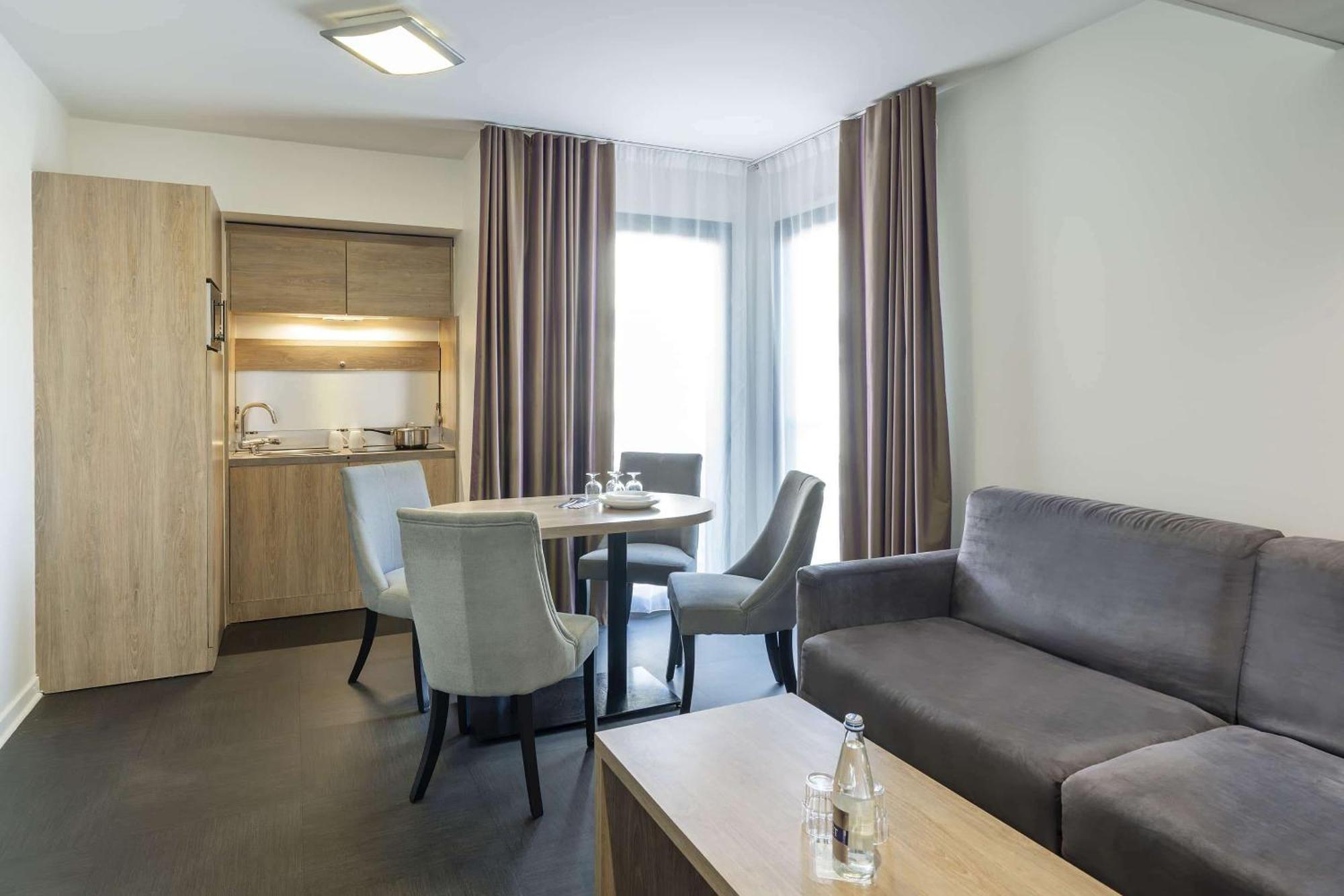 Best Western Les Aureliades Trignac Eksteriør billede