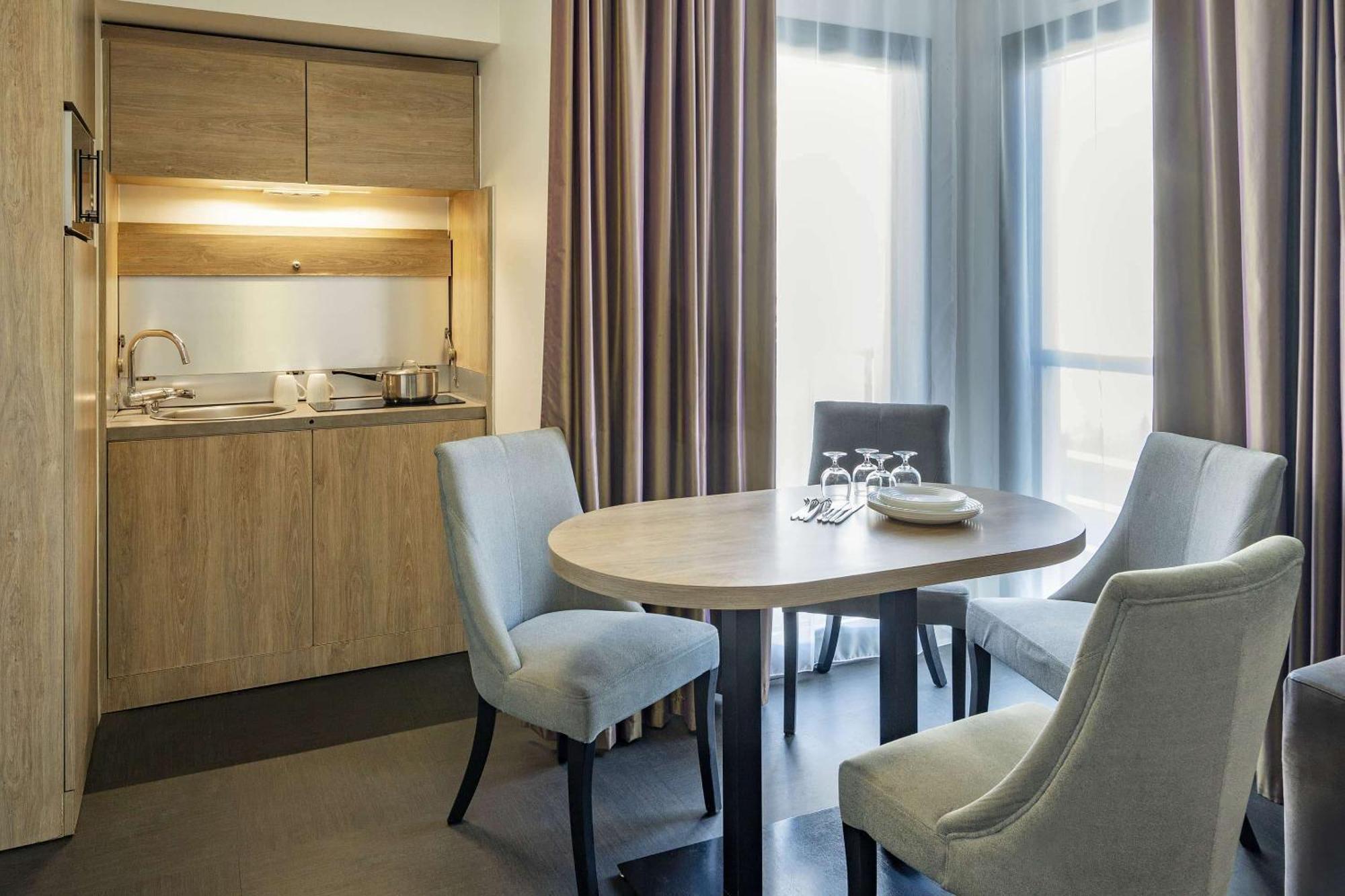 Best Western Les Aureliades Trignac Eksteriør billede